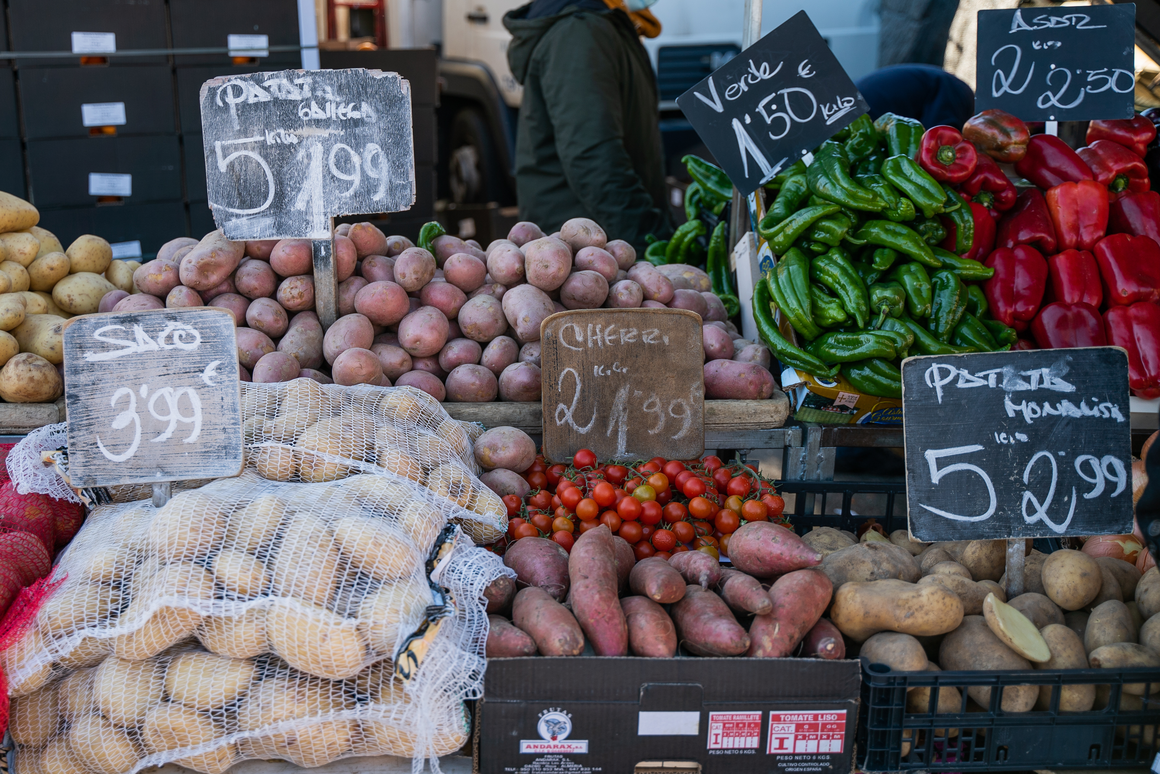 Photo de couverture Ayerbe Market Post 66 et 67 : César Romo