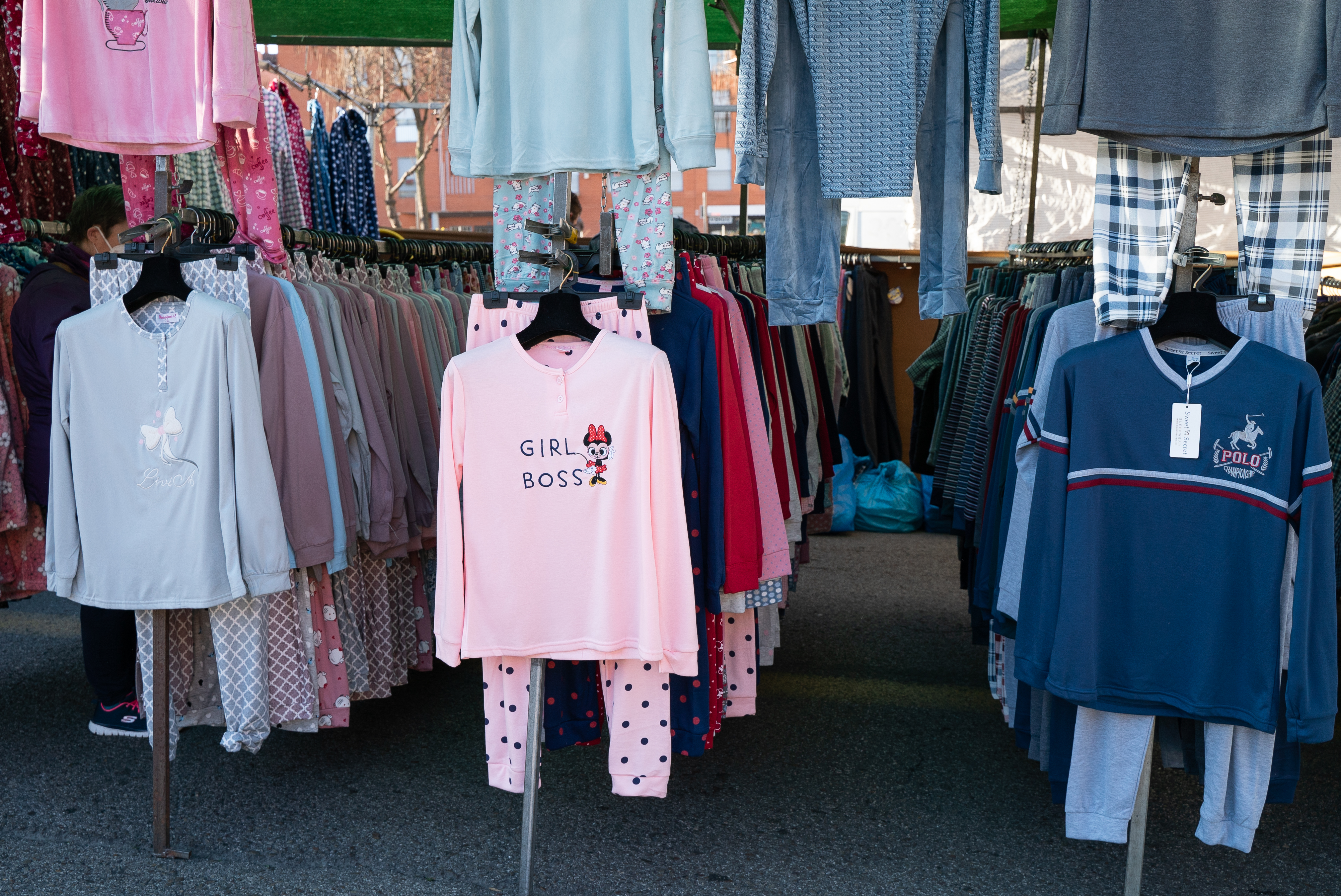 Titelbild Tetuán Market Post 52: Damen- und Herrenpyjamas