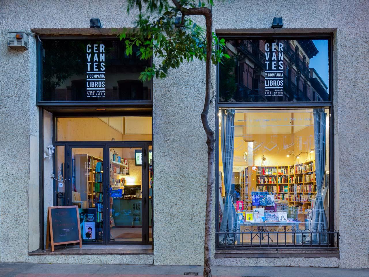 Foto di copertina Cervantes e libri aziendali