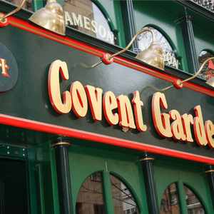 Foto di copertina Pub inglese del giardino del convento